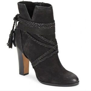 Vince Camuto Cyndia Almond Toe Black Leather Suede Braided Tassel Ankle Boots 8